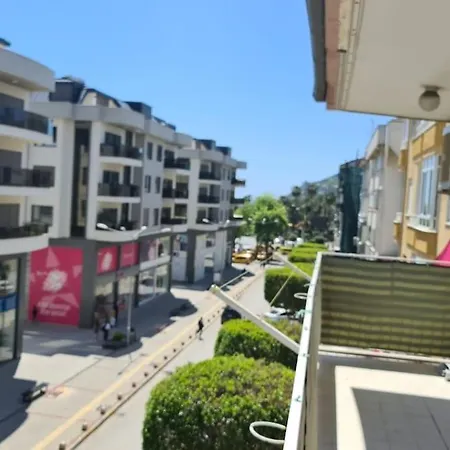 Alanya Merkezde Full Esyali Denize 50Mt Daire